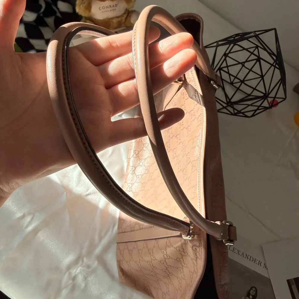 Gucci Pink Embossed GG Leather Tote - Picture 4 of 14